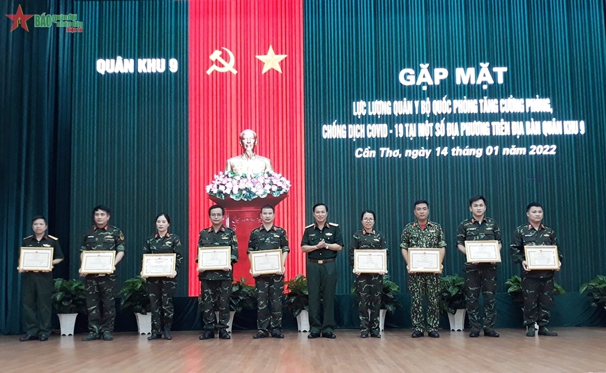 Hơn 170 y, bác sĩ hoàn thành nhiệm vụ hỗ trợ miền Tây chống dịch Covid-19